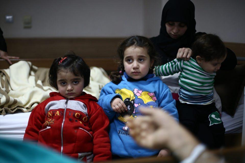 <p>Raşid'in eşi Leyla Raşid de çocuklarına kavuştuğu için Türkiye'ye teşekkür ederek, "Aklım hep çocuklarımda günler geçirdim. Günler sonra onların hayatta oldukları görmek ve onlara kavuşmak çok güzel, Allah'a binlerce kez şükürler olsun." dedi.</p>

<p> </p>

