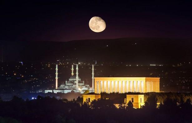 <p>Değerlendirme sonucu Ünal Kalafat birinci, Gökalp Bilici ikinci, Cemil Belder üçüncü seçildi. Yine Gökalp Bilici'nin bir fotoğrafı ile Adnan Küçüksağır ve Mehmet Sancı'nın fotoğrafları, mansiyon ödülüne layık bulundu.</p>

<p>Yarışma üçüncüsü - Cemil Belder</p>
