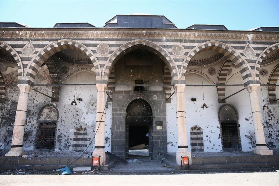 <p>Caminin şehrin en güzel ve özellikli camilerinden biri olduğunu vurgulayan Evsen, ibadethanenin 2008 yılında bir proje kapsamında restore edildiğini söyledi. </p>

<p> </p>
