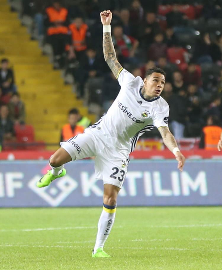 <p>Monaco, Marsilya, Hull City, Sporting Lizbon, Nice ve Bordeaux gibi takımlarla adı anılan 29 yaşındaki futbolcunun 3-5 milyon Euro civarı bir bonservis ücreti getirmesi halinde satılması bekleniyor.</p>
