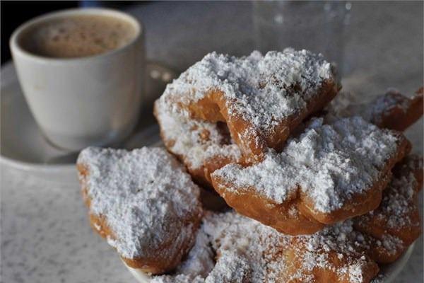 <p><strong>New Orleans - Amerika Birleşik Devletleri - Louisiana</strong><br />
Cafe du Monde'de şekerli çörek</p>
