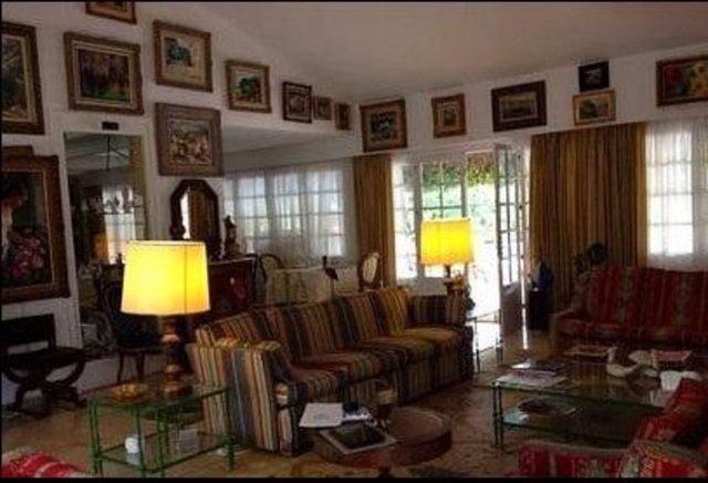 <p>D&uuml;ğ&uuml;nlerden gelmiş, ailecek &ccedil;ekilen fotoğraflar evin bir odasına tahsis edilir.</p>

<p>&nbsp;</p>
