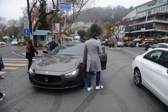 <p>Ozan Tufan yeni aldığı 744 bin lira değerindeki Maserati otomobilinin plakasını nişanlısıyla kendi adının baş harflerinden oluşan ‘SOT’ yazdırdı.</p>
