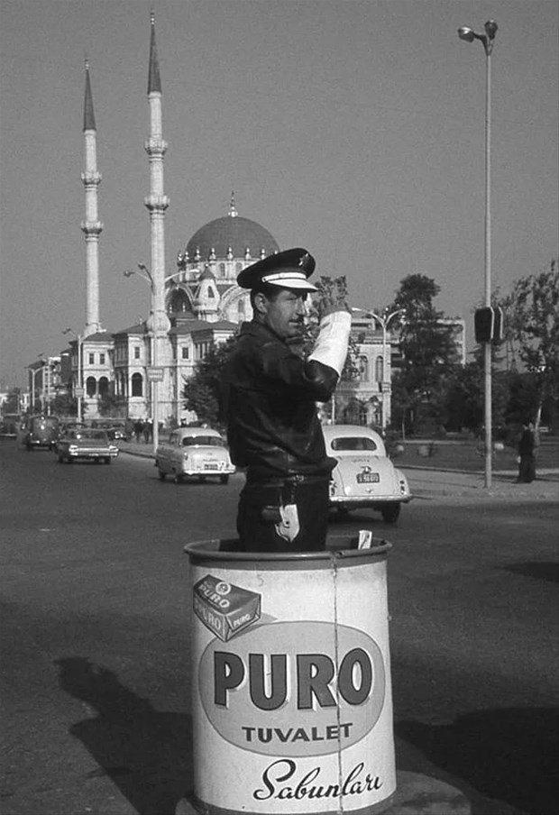 <p>Tophane'de bir trafik polisi (1960'lı yıllar)</p>
<ul>
</ul>