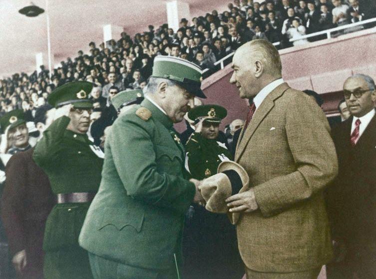 <p>Mustafa Kemal Atatürk'ün daha önce görmediğiniz 19 Mayıs'a özel o fotoğrafları...<br />
<br />
Arşiv görüntüleriyle 19 Mayıs 1938...</p>
