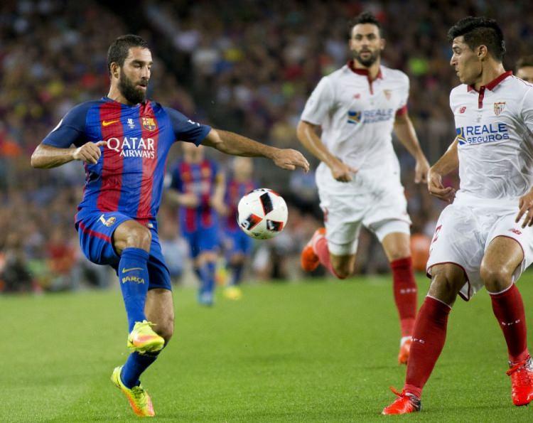 <p>Arda ilk olarak Sevilla'ya karşı Süper Kupa performansıyla dikkat çekti. Sanchez Pizjuan'daki maçta ilk golün asistini yaptı.</p>

