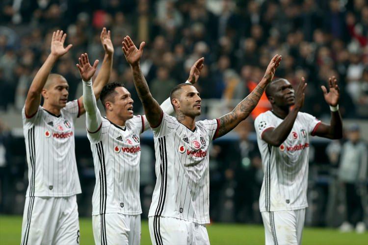 <p>Şampiyonlar Ligi'nde temsilcimiz Beşiktaş'ın ilk yarısını 3-0 geride kapattığı maçta ikinci yarı Benfica'ya karşı muhteşem bir geri dönüş gerçekleştirerek 3-3 berabere kalması, dış basında da büyük yankı buldu.</p>