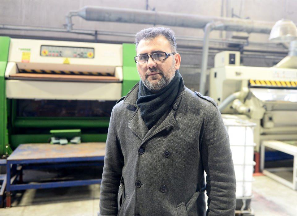 <p> Şeffaf derinin arkasına geçen bir insanın yüzü rahatlıkla görülüyor, biz değişik çalışmalarla kaliteyi artırmayı istiyoruz. Bu nedenle Zafer Kalkınma  Ajansının (ZEKA) desteğiyle özel bir laboratuvar kuruyoruz." diye konuştu.</p>

<p> </p>
