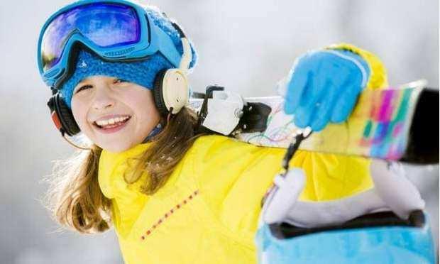 <p>Kar yağdığı zaman yapmaktan zevk alabileceğiniz en eğlenceli aktivitelerden birisi de <strong>kayak yapmaktır.</strong></p>
