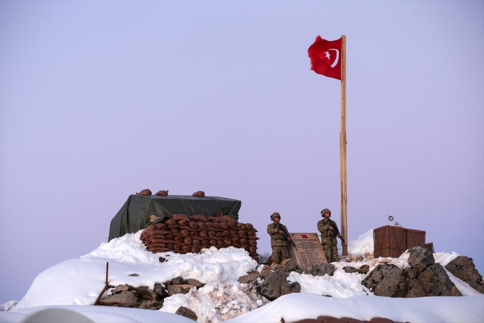 <p>Öztürk, "Biz burada olduğumuz sürece Türk milletinin içi rahat olsun. Buradan Kastamonu'da bulunan tüm sevdiklerimin ve milletimizin yeni yılının iyi geçmesini dilerim." ifadesini kullandı. </p>
<p> </p>