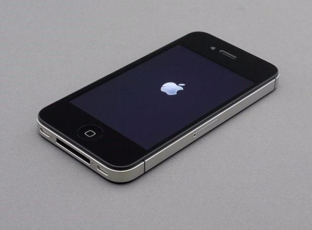 <p><strong>iPhone 4  </strong><br />
115.2 milimetre </p>
