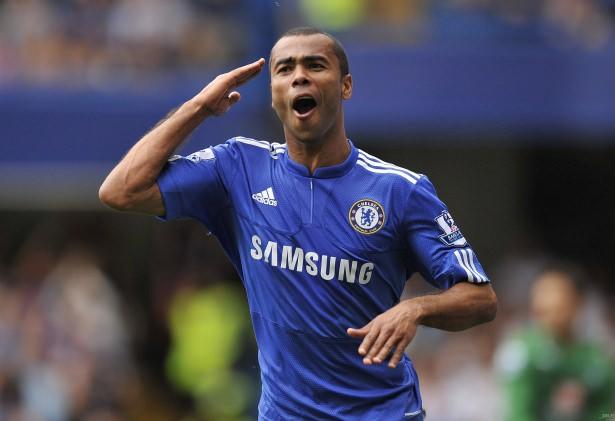 <p><strong>7 yıl geçirdiği, ismini kazıdığı Arsenal'den, sırf haftalık daha iyi bir maaş öneriyorlar diye 2006 yılında Chelsea'ye transfer oldu.</strong></p>