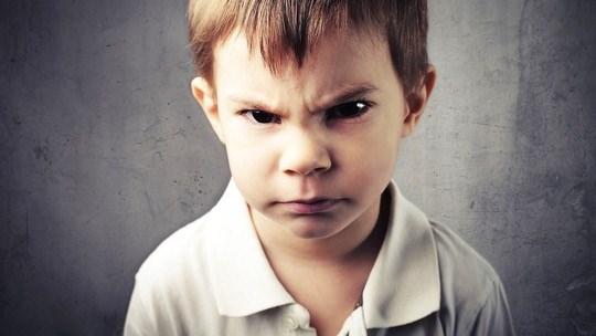 <p><strong>TOURETTE SENDROMU:</strong><br />
<br />
Nörolojik veya nörokimyasal kalıtsal bir rahatsızlık olan, Tourette sendromu adını Fransız nöroloji uzmanından alıyor. </p>