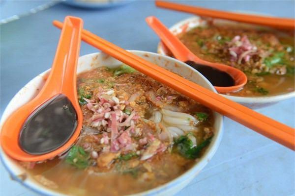 <p><strong>Penang - Malezya</strong><br />
Baharatlı balıklı noodle çorbası</p>
