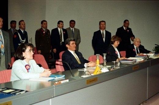 <p>Sonunda 28 Şubatçıların istediği oldu, Başbakan Erbakan istifa etti. Bu istifayla birlikte, korku senaryoları yerini siyaset mühendisliğine bıraktı.</p>

<p> </p>
