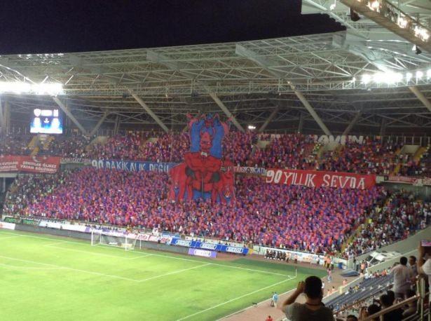 <p>Mersin taraftarından, Beşiktaş maçına özel koreografi...</p>