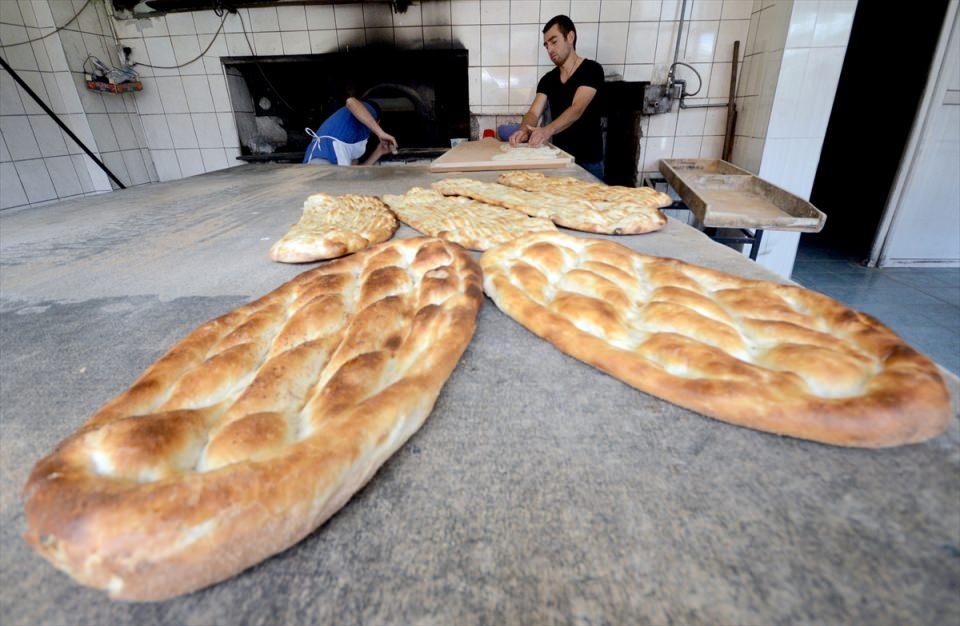 <p>Kaya, ramazanda pidelere zam yapılmadığını, 500 gramlık tırnak pidenin 1 lira 80 kuruştan satıldığını ifade etti.</p>

<p> </p>
