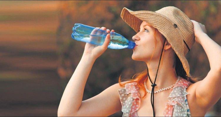 <p>Çay ve kahveyi şekersiz içemiyorsanız bunların yerine su için.</p>