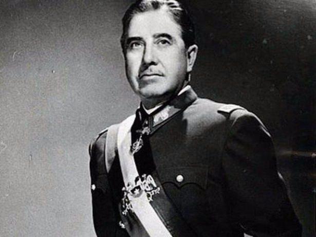 <p><strong>Augusto Pinochet</strong><br />
Hükümdarlık Süresi: 1973-1990<br />
<br />
Amerika desteğiyle Şili'de Allande hükümetini deviren Pinochet, 35 bin kişiye işkence yaparak öldürdü.</p>
