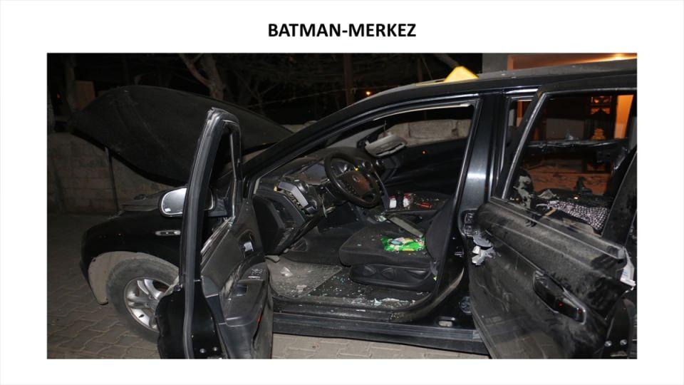 <p>Batman'da 15 Aralık 2015'te Hilal Mahallesi 3716 sokak üzerinde park halindeki 34 UU 4597 plakalı aracın örgüt mensuplarınca patlatılması sonucu yan kabini parçalandı. </p>
