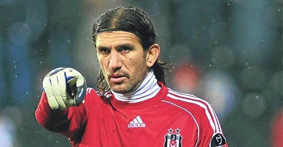 <p><strong>Futbolu bıraktıktan sonra 'Fenerbahçe mi yoksa Beşiktaşlı mısınız' sorusuna 'Eskiden Galatasaraylıydım şimdi Fenerbahçeliyim. Bir taraftan Beşiktaş'ı sevip tutuyorum' diye konuşmuştu. Rüştü Fenerbahçe ve Beşiktaş'ta forma giydi.</strong></p>