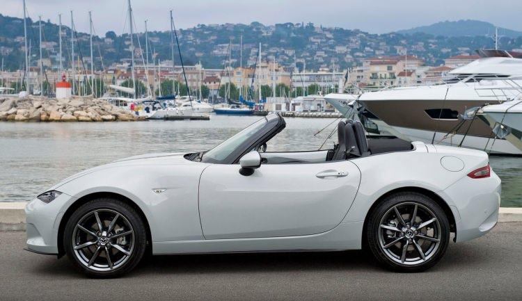 <p><span style="color:#FFA07A"><strong>Yılın En iyi Cabrio Otomobili </strong></span></p>
