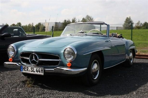 <p>Mercedes severler Almanya'nın Hattingen kentinde buluştu. Mercedes kulübü tarafından her sene düzenlenen etkinlik kapsamında Mercedes klasikleri ve son model Mercedes'ler bir araya geldi. İşte o otomobiller....</p>
<p> </p>