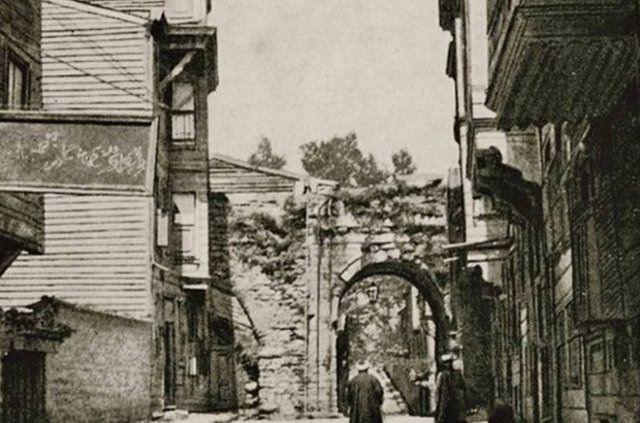<div>16 Mart Şehitleri Caddesi. Vezneciler (geçmiş)</div>

<div> </div>
