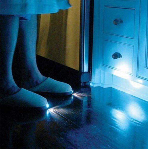 <p>Gece evin içinde rahat gezilmesini sağlayan ışıklı terlikler.</p>

