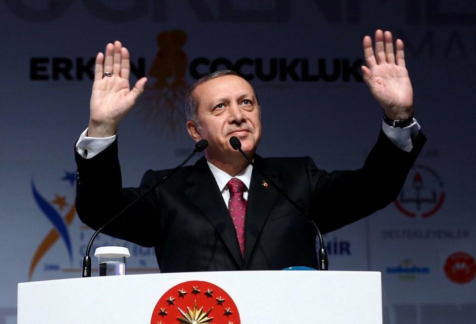 <p><strong>Erdoğan liderler kategorisinde listenin 2. sırasında yer aldı. </strong><br />
<br />
TIME dergisinin internet sitesinde açıklanan listede Cumhurbaşkanı Erdoğan hakkında Time dergisi Dış Haberler yazarı Ian Bremmer'ın "Ortadaki Adam" başlıklı yazısına yer verildi.<br />
Bremmer'ın Erdoğan'ın neden dünyanın en etkili 100 kişisinden birisi olduğunu açıkladığı portre yazısında şu ifadelere yer verildi:<br />
<br />
<span style="color:#FFD700"><strong>ERDOĞAN DUYGUSAL BİR KİŞİ</strong></span><br />
"Recep Tayyip Erdoğan olağanüstü bir lider. Ülkesini, daha önce siyasi ve ekonomik olarak hiç yer almamış milyonları güçlendirerek olumlu yönde değiştirdi. </p>
