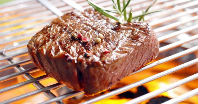 <p><strong>Dana ve kuzu biftek için terbiye</strong></p>

<p>Biftek kemiksiz olmasıyla mangalda en çok tercih edilen etlerin başında gelir. </p>
