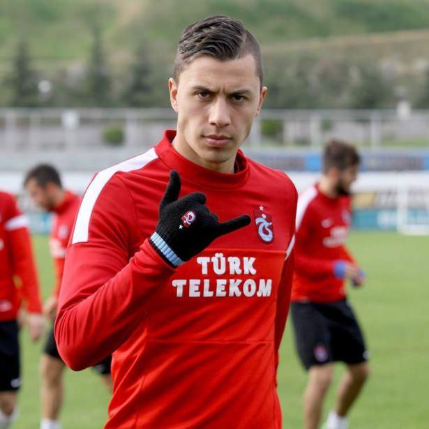 <p>Emre Güral<br />
( Trabzonspor --------> Eskişehirspor )</p>
