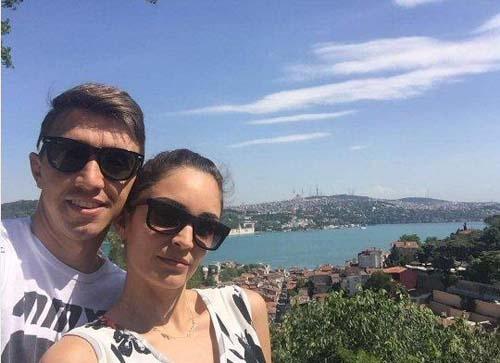 <p>Muslera - "Herkese ailesiyle birlikte hayırlı bayramlar"</p>
