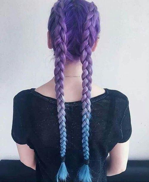 <p>Boxer braids, şelale, kılçık ve fransız örgülerle birleşen rengarenk saçlar, tarz sahibi kadınların yeni tercihi. </p>