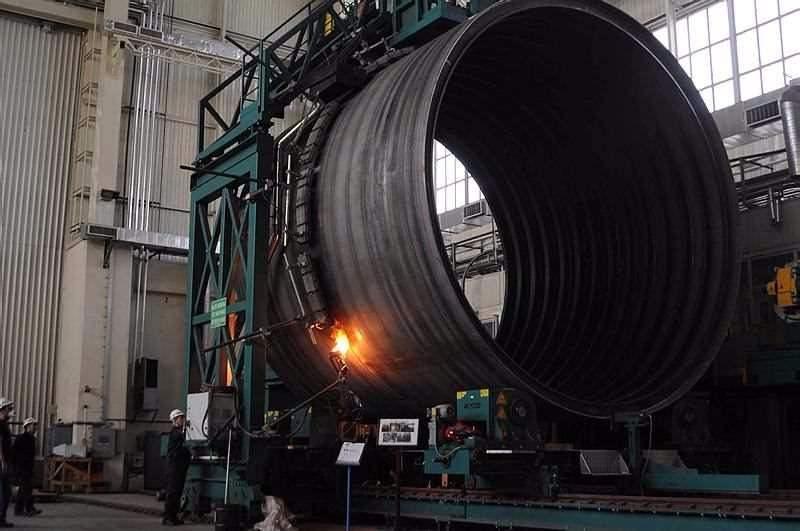 <p>Gölcük Tersanesi Komutanlığı olarak değerlendirildiğinde ise, dünya üzerinde denizaltı inşa kabiliyetine sahip olan 16 ülkeden birisi olarak bu alanda sahip olunan tecrübe ve bilgi birikiminin güncellenerek artırılması ve bu vurucu gücü inşa etmenin haklı gururu ile somutlaşması sağlanacaktır" diye konuştu.</p>

<p> </p>
