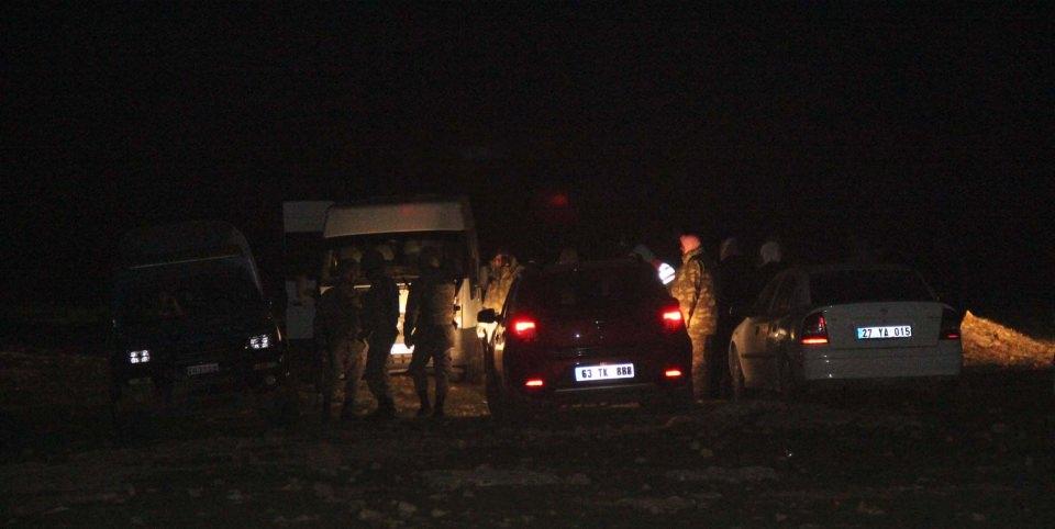 <p>Şanlıurfa’nın Harran İlçesi'nde, saman balyalarının altında yapılan aramada çok sayıda tüfek, tabanca, el bombası, roketatar bulundu.</p>
<p> </p>