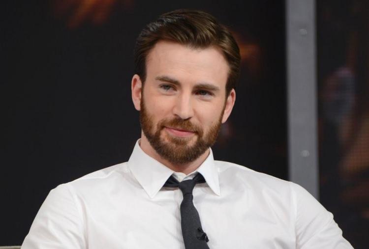 <p>Zirvede ise Captan America rolüyle  ünlenen ve zirvedeki yerini koruyan Chris Evans var.</p>

<p>Chris Evans / 135.80 dolar</p>
