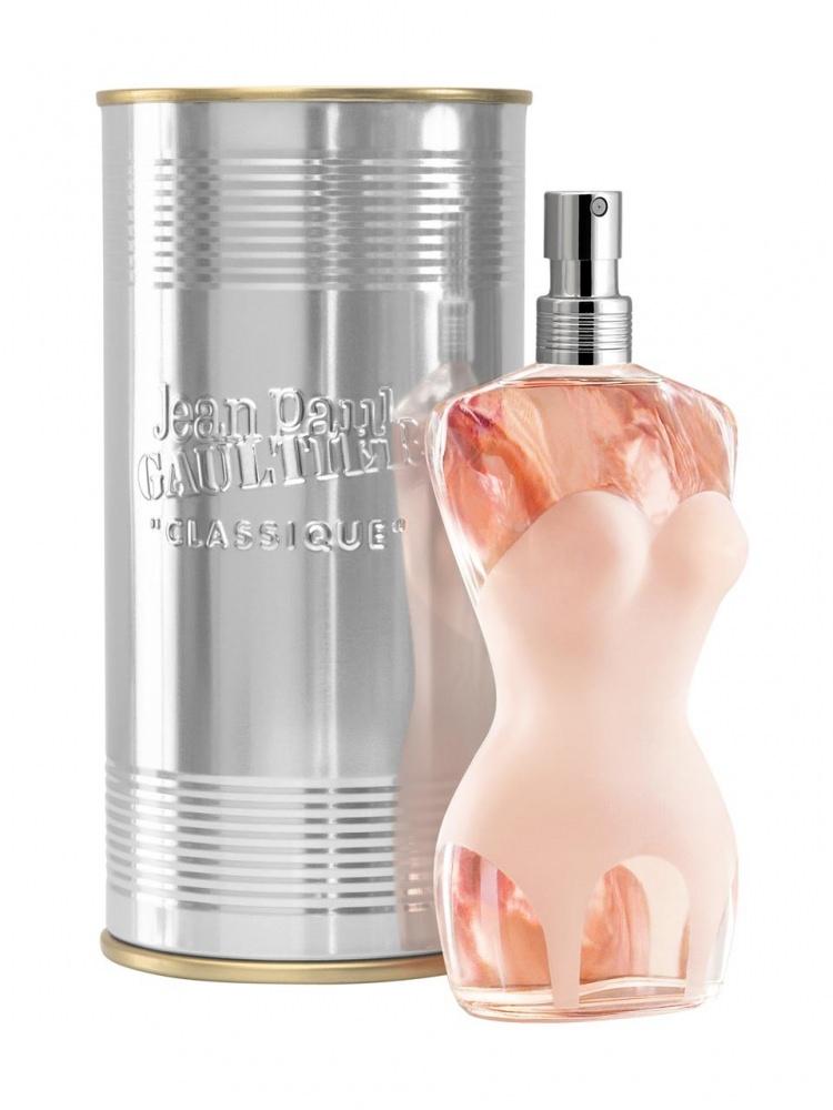 <p><strong>Jean Paul Gaultier Classique EDT</strong></p>

<p><strong>Tepe noktası</strong>: Anason, portakal çiçeği ve mandalina</p>

<p><strong>Kalp noktası</strong>: Zencefil, orkide ve ylang ylang</p>

<p><strong>Dip noktası</strong>: Vanilya, misk ve kehribar</p>

<p>405 TL (100 ml)</p>
