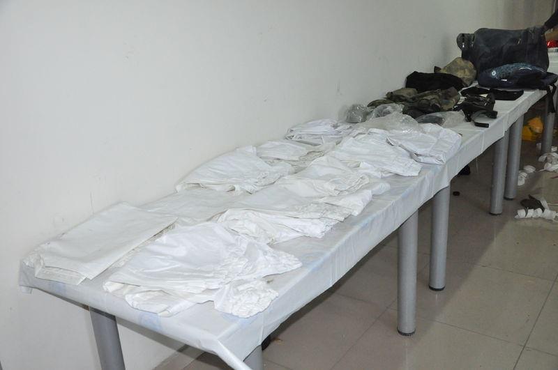 <p>Öte yandan, bir teröristin etkisiz hale getirilmeden önce hücum yeleğine 500 gram A-4 patlayıcıyı el bombasına bağlayarak tuzakladığı düzenek, güvenlik güçlerinin dikkati sonucu bulundu.</p>

<p> </p>
