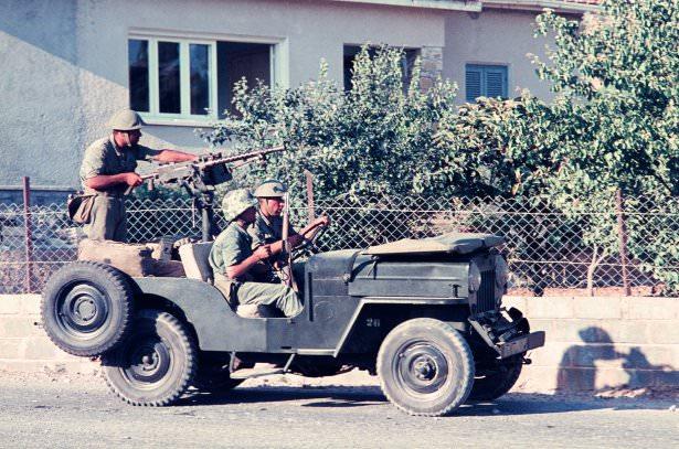 <p>Girne'de Devriye Gezen Bir Silahlandırılmış Cipimiz</p>

<p> </p>
