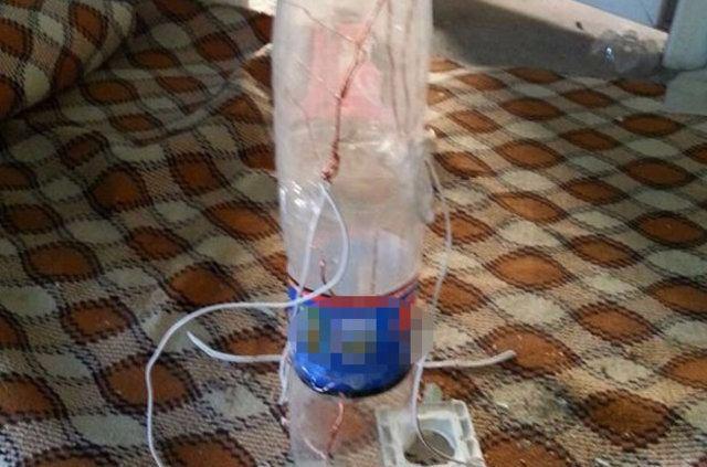 <p>Etkisiz hale getirilen bir teröristin sırt çantasında ilaç ve tıbbi malzeme bulundu. Bir başka teröristin üzerinde bulunan kelepçeler de dikkati çekti.</p>
<p> </p>