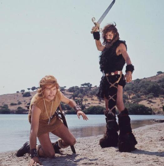 <p>Rahmetli efsane milli basketbolcumuz Hüseyin Alp var karede!..Film'in ve fotoğrafın çekildiği yer de Bitez, Bodrum bu arada!</p>
<p> </p>