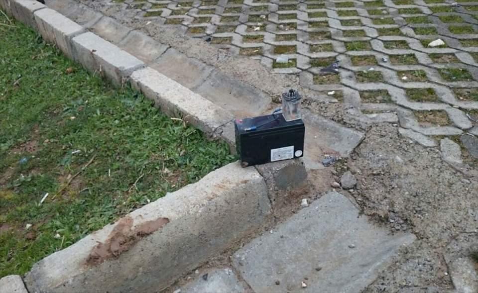 <p>Güvenlik güçleri, girdikleri hemen hemen her evde rulo haline getirilmiş halıların, battaniyelerin, yorganların hatta oyuncak bebeklerin, oyuncak kamyonların içine "sinsice yerleştirilmiş" el yapımı patlayıcılarla karşılaşıyor.</p>
