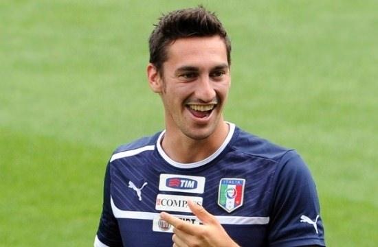 <p>Davide Astori<br />
<br />
Galatasaray-Davide Astori flörtü 2 yıl öncesine dayanıyor. O zamandan beri Cim Bom’un yakın takibindeki isimlerden biri olan Astori, 2016’nın Temmuz ayında 3.5 milyon Euro’ya Fiorentina’ya transfer oldu.</p>