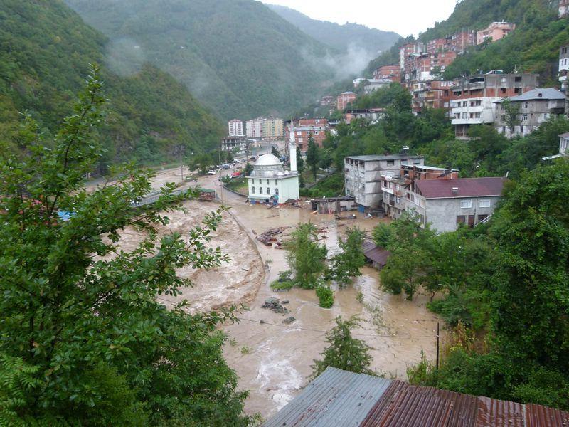 <p>Çevre ve Şehircilik İl Müdürlüğünce oluşturulan 10 kişilik ekip de bölgede hasar tespit çalışmalarına başladı.</p>

<p> </p>
