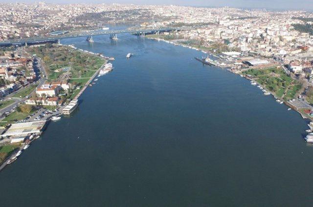<p>Galata köprüsünden geriye Ayvansaray kıyısında kara üzerine inşa edilen 50 metrelik giriş bölümü kaldı. Bu yapının da önümüzdeki günlerde yerinden söküleceği öğrenildi. </p>
<p> </p>