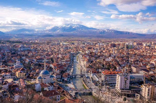 <p><strong>7 KOSOVA</strong><br />
Dindar bir insanım: 94%<br />
Dindar değilim: 3%<br />
Ateistim: 0%<br />
Yanıt yok: 3%</p>
