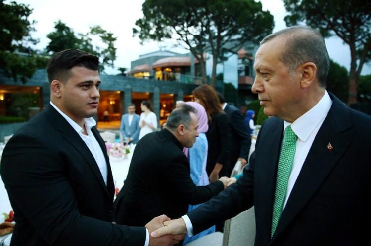 <p>Recep Tayyip Erdoğan: Reis, en büyük destekçimiz.</p>
