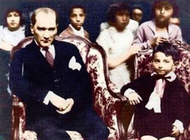 <p><strong>EZGİ AVCI</strong></p>
<p>"Ulusal egemenlik öyle bir ışıktır ki, onun karşısında zincirler erir, taş ve tahtlar batar, yok olur."</p>
<p>Kaynak: Ntv</p>