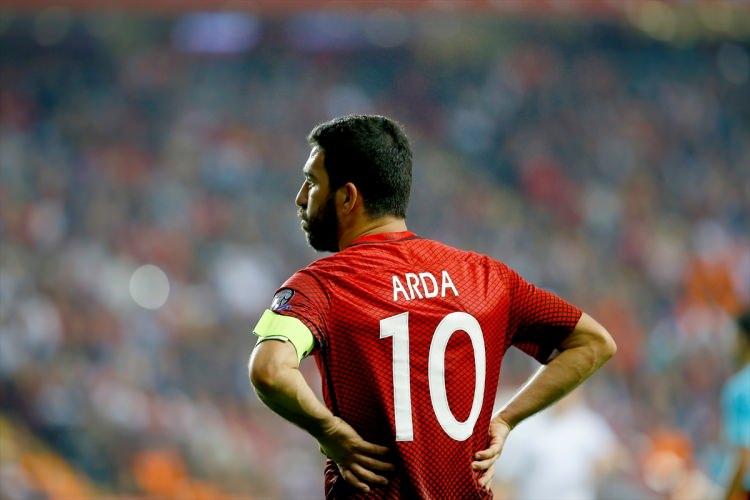 <p>- Allah'tan başkasına hesap vermem diyen Arda Turan, Allah sana öyle bir hesap sorar ki şaşıp kalırsın...</p>